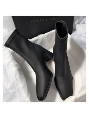 بوت نسائي جلد