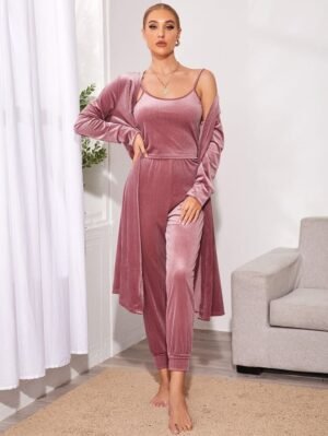 بيجامة للنساء قطيفة